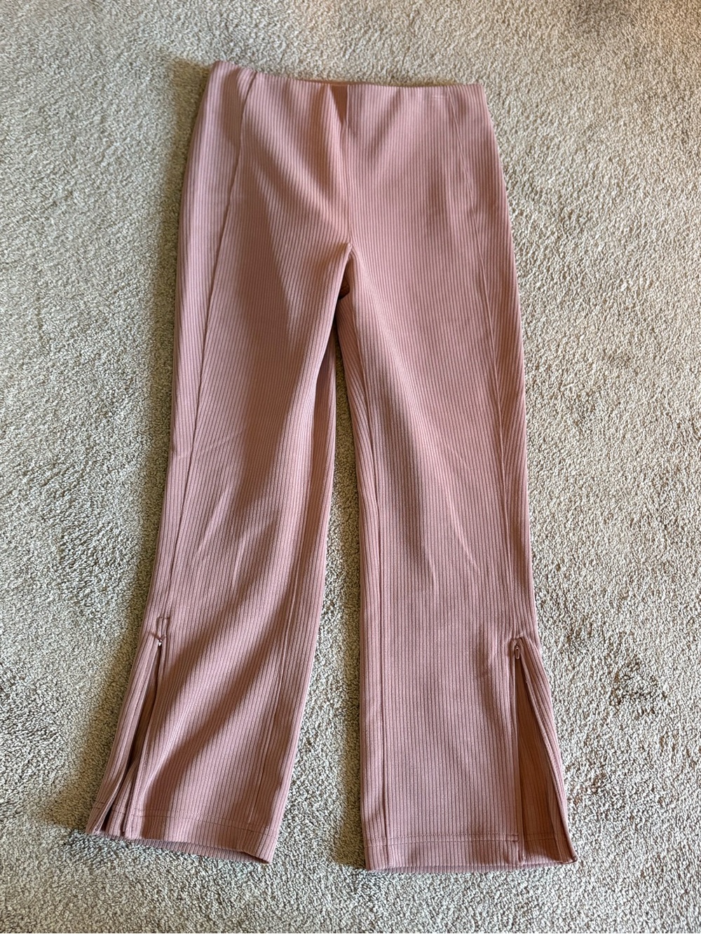 Lululemon Ribbed Softstreme Zip-Leg High-Rise Cropped Pants 25"
Twilight Rose